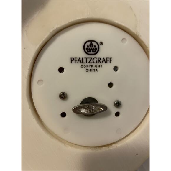 Pfaltzgraff Santa Claus Is Coming to Town Snow Globe Musical Figurine 10" Tall - Picture 8 of 9